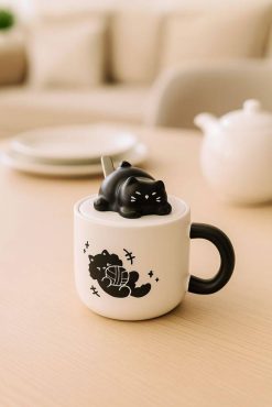 Alternative view of Кружка «Playful cat on the back», black (380 ml)