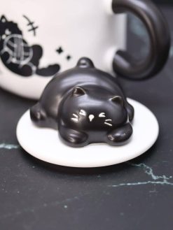 Кружка «Playful cat on the back», black (380 ml)