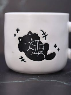 Кружка «Playful cat on the back», black (380 ml)